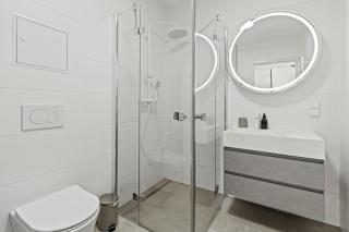 1BR balcony stay near U1 metro and Donau Zentrum - 7