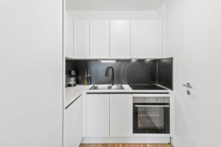 1BR balcony stay near U1 metro and Donau Zentrum - 3