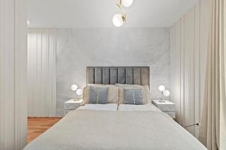Modern 1BR balcony stay near U1 metro - 5