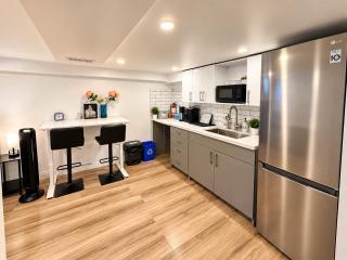 Pvt Studio Near Waterloo Airport & Minutes to Downtown Basement unit No Pet Allowed - Kitchener - 8