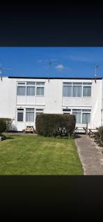 Spacious 2BR Villa 10 min Beach Parking WiFi - 0