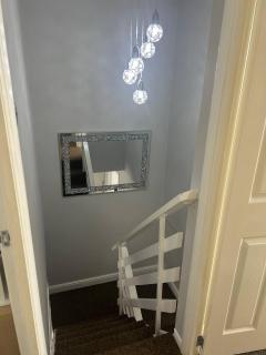 Spacious 2BR Villa 10 min Beach Parking WiFi - 7