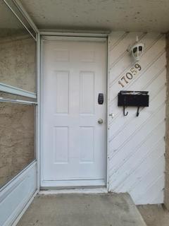 North 2 bedroom bungalow suite - 5