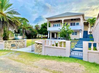 Tropical getaway 3 Bedrooms 2 Bath - 4