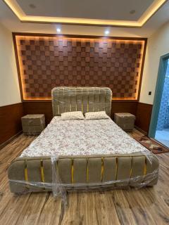 Modern Cozy Apartment Near Gulberg Greens - 5