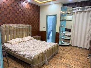 Modern Cozy Apartment Near Gulberg Greens - 2