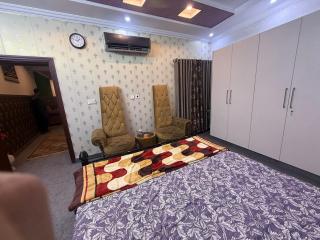 Cozy Stay Near Bahria Town Phase 4 - 7