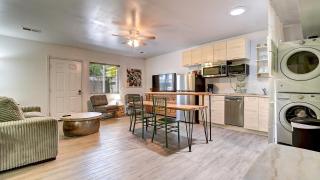 Stylish MId Town Phoenix 1 Bdrm - 5
