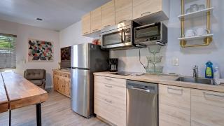 Stylish MId Town Phoenix 1 Bdrm - 3