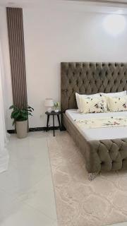 AC room in shared apartment with rooftop pool & gym - 6