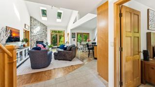Sweet Cherry Wine- New, Quiet Fish Creek Retreat Near Parks & Beach - 3