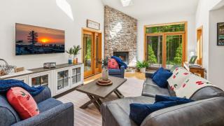 Sweet Cherry Wine- New, Quiet Fish Creek Retreat Near Parks & Beach - 2