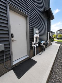 Cozy 1-Bedroom West Edmonton Basement Suite - 7