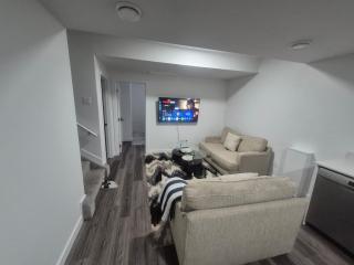 Cozy 1-Bedroom West Edmonton Basement Suite - 6