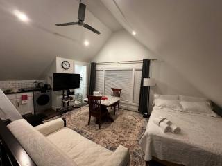 Your Urban Retreat Studio Apartment - 8
