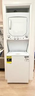 Prince Rupert Suites: Modern 1BR Kitchen & Laundry - 2