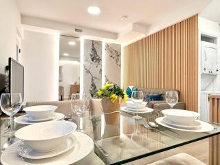 Prince Rupert Suites: Modern 1BR Kitchen & Laundry - 3