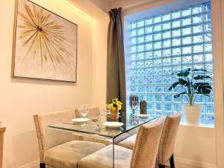 Prince Rupert Suites: Modern 1BR Kitchen & Laundry - 5