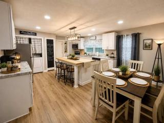 3BR Vacation Home Near UT & Downtown - 9