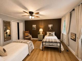3BR Vacation Home Near UT & Downtown - 6
