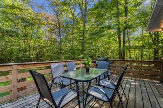 Forest Escape with Fire Pit, BBQ, Close to Downtown Huntsville - 4