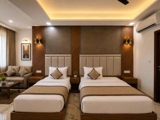 Hotel Glinzer Plaza Noida - 1