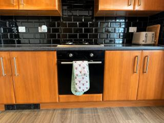 Large Group Accommodation in Wakefield with Fast WiFi, Private Parking and M1 Links - 5