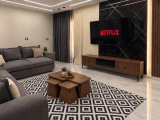 Luxury 3BR Opposite Old cataract - 0