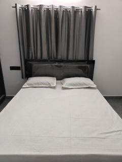 MoonLight Home Stays - Flat 401 - 4