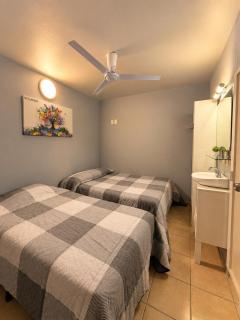 7 Habitaciones tipo Suites Cerca del Poliforum León ideales para Grupos en casa compartida - 3