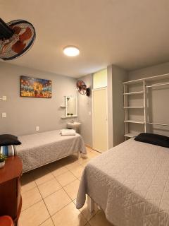 7 Habitaciones tipo Suites Cerca del Poliforum León ideales para Grupos en casa compartida - 7