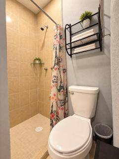 7 Habitaciones tipo Suites Cerca del Poliforum León ideales para Grupos en casa compartida - 4