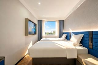 Beijing Man Qu Hotel nearby Bubble Mart Paradise, Forbidden City, Yonghegong Lama Temple, free reservation of Tiananmen unlimited express collection, free laundry, free coffe touristA bustling bar and dining street right downstairs - 6
