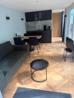 Stylish Holiday Home Near Nature, Train & Center - 0