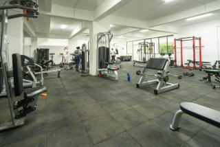 Luxury 2 Bed Apartment-Gym Pool and Rooftop View - 6
