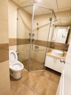 Monarchy Apartment with Dragon Bridge View - 6