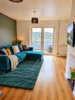 Hot Tub House with Views near M4 - 3