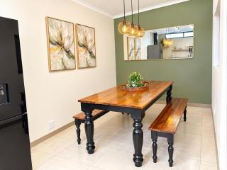 Esmeralda Self Catering Apartment - 9