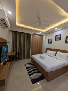 The Lodgers Superior 1 BHK Apartments Near Sector 42-43 Metro - 6