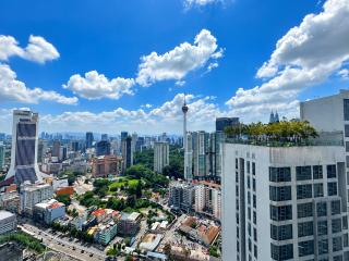 Infinity pool KL Tower View Bukit Bintang Netflix at Robertson - 8