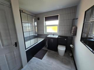 3 Bedroom house, close to woodland, chesterfield and peak District - 4