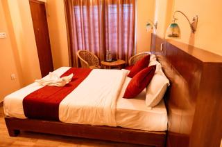 Hotel Pokhara Lake Sarowar - 2