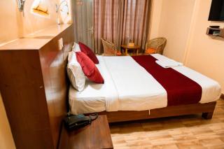 Hotel Pokhara Lake Sarowar - 1
