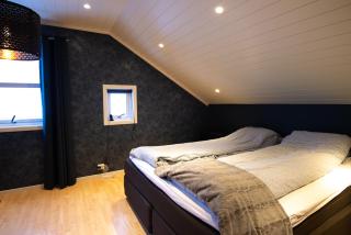 Private 50m2 guest floor with fjord view, balcony & private bath - 8