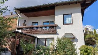 Gepflegtes Wohnhaus mit Top-Ausstattung und Garten - 0