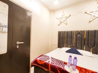 HOTEL J PRIME - Unit I - For Families, Corporates, Students, Couples - 8