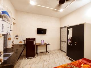 HOTEL J PRIME - Unit I - For Families, Corporates, Students, Couples - 6