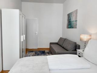 Group-Friendly 3BR I Near Metro and Main Station - 8