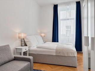 Group-Friendly 3BR I Near Metro and Main Station - 2