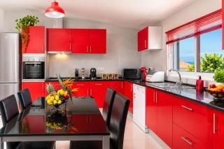Casa Santana with Ocean Views, Parking & WiFi - 3